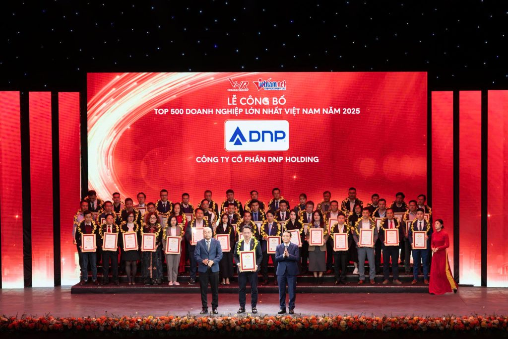 So sánh DNP Holding với các đối thủ cùng ngành